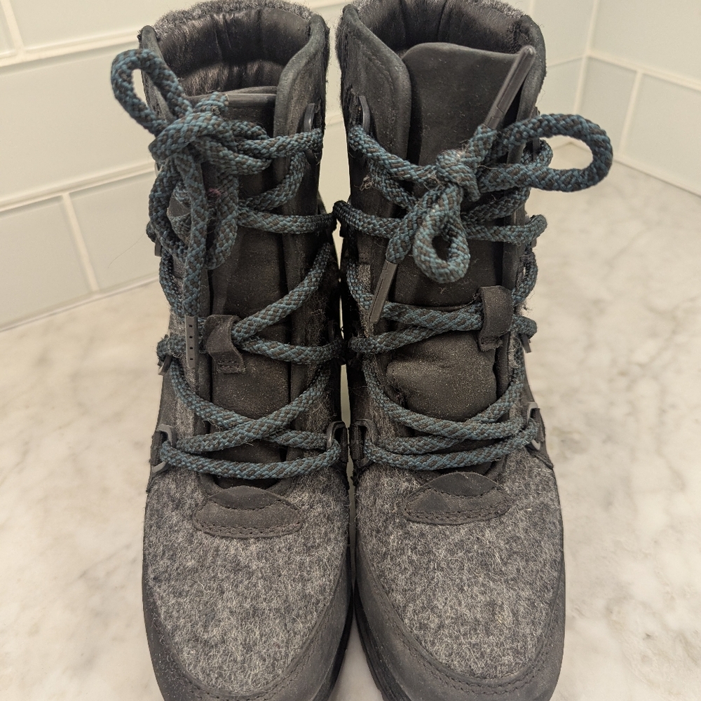 Sorrel high heel winter boots